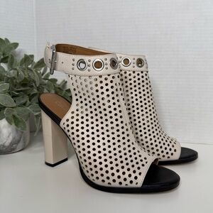Calvin Klein Kalua Womens Ivory Peep Toe Block Heel Sandals Size 7.5 Streetwear